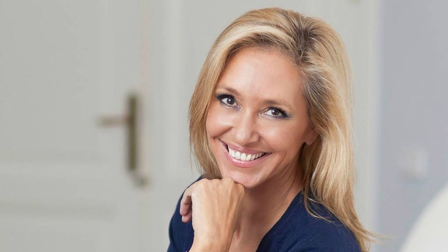 Marta Robles analiza medio siglo de Monarquía en los medios en San Javier